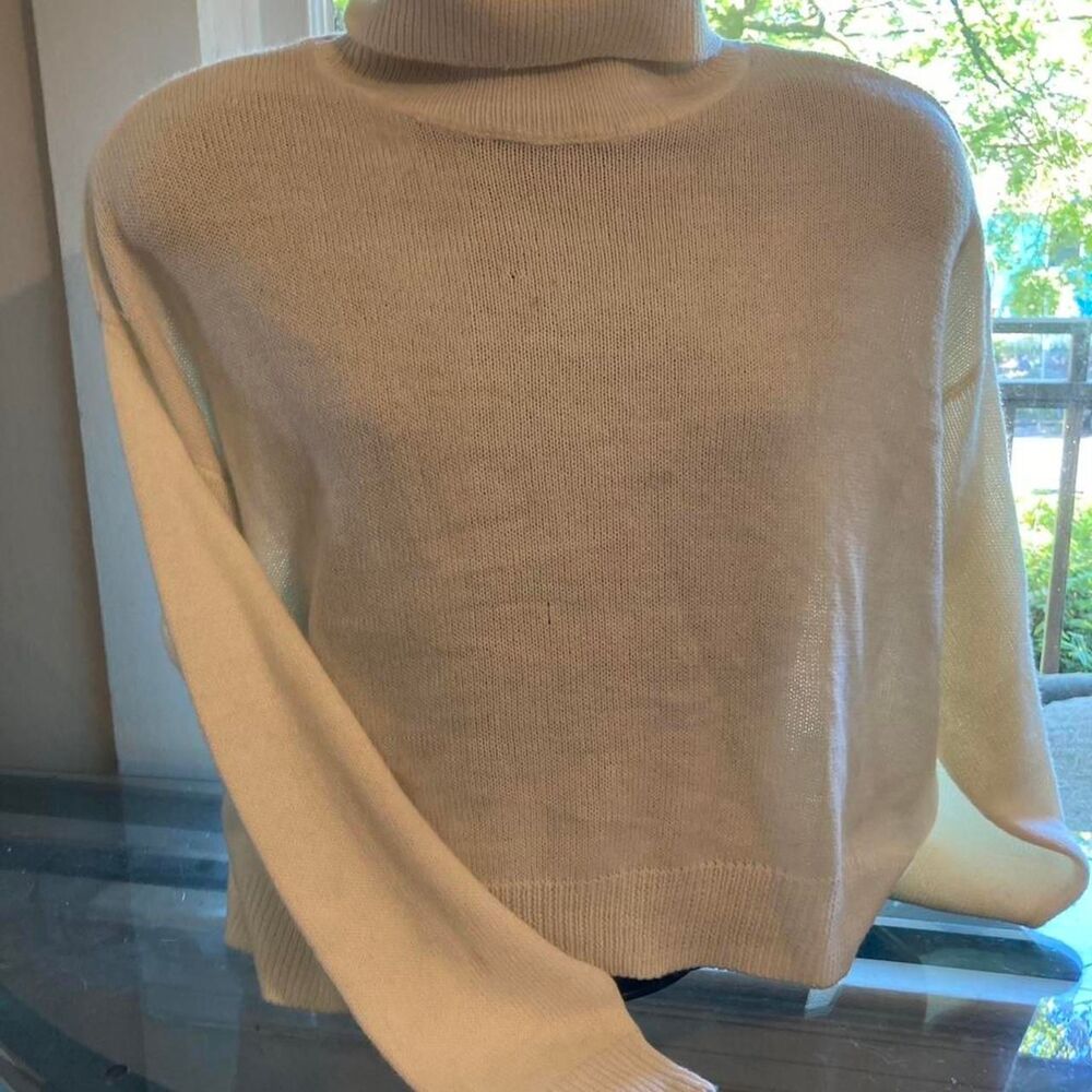 H-m Women's White and Cream Jumper